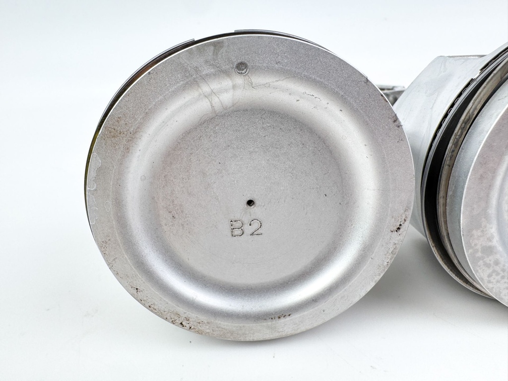 2011 Suzuki 115 HP 4 Stroke Outboard Piston & Connecting Rod Set 12111-90J01 OEM