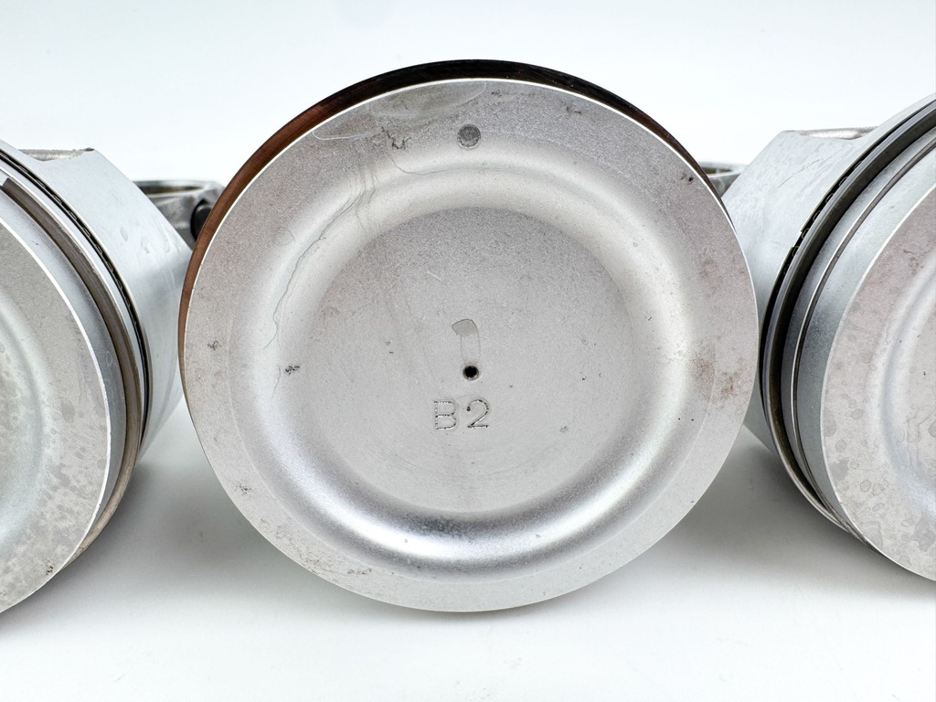 2011 Suzuki 115 HP 4 Stroke Outboard Piston & Connecting Rod Set 12111-90J01 OEM