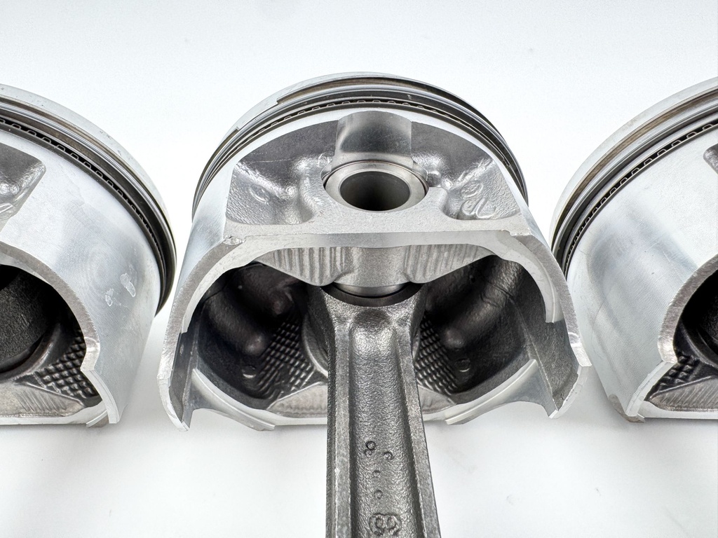 2011 Suzuki 115 HP 4 Stroke Outboard Piston & Connecting Rod Set 12111-90J01 OEM