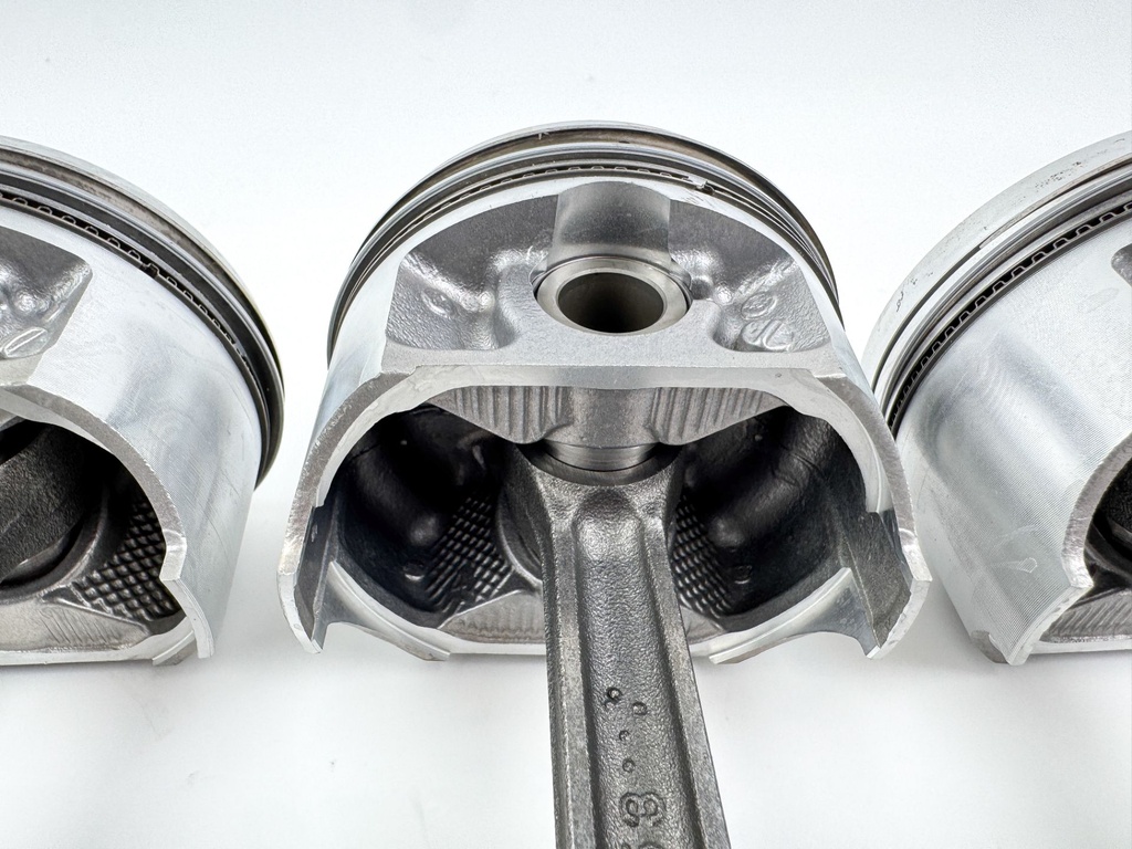 2011 Suzuki 115 HP 4 Stroke Outboard Piston & Connecting Rod Set 12111-90J01 OEM