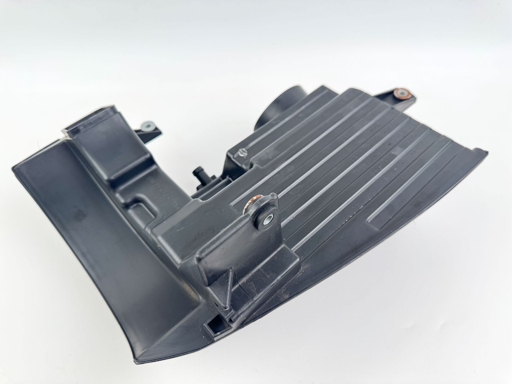 2011 Suzuki 115 HP 4 Stroke Outboard Intake Air Silencer Assembly 13810-90J01 OEM