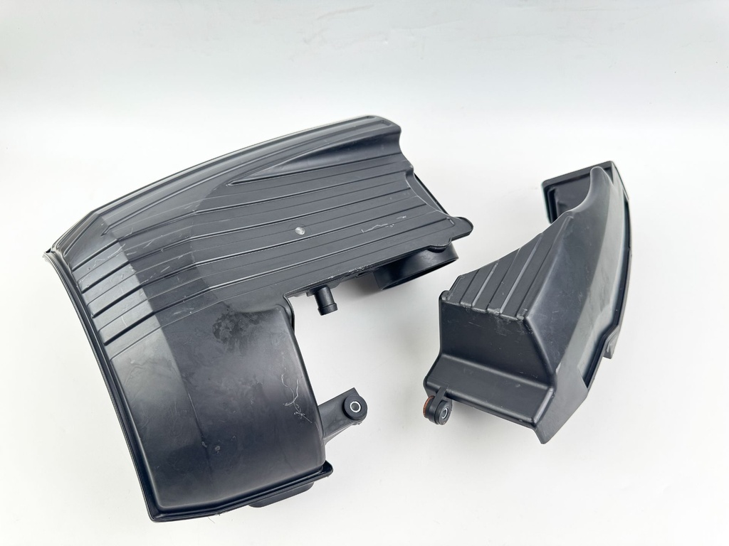 2011 Suzuki 115 HP 4 Stroke Outboard Intake Air Silencer Assembly 13810-90J01 OEM