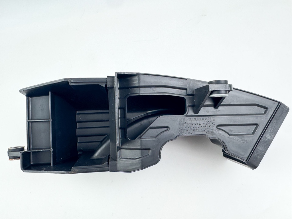 2011 Suzuki 115 HP 4 Stroke Outboard Intake Air Silencer Assembly 13810-90J01 OEM