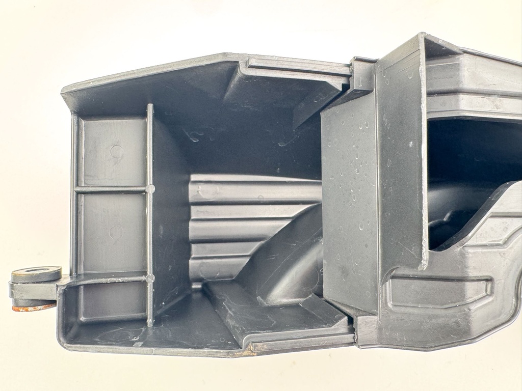 2011 Suzuki 115 HP 4 Stroke Outboard Intake Air Silencer Assembly 13810-90J01 OEM