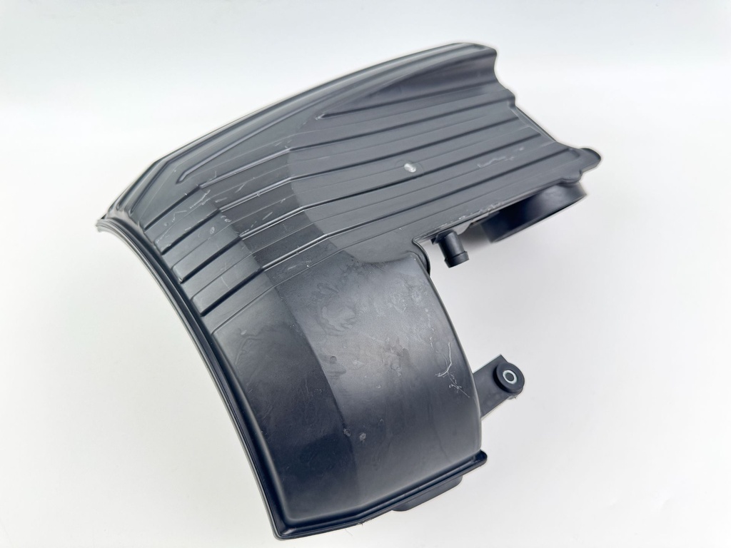 2011 Suzuki 115 HP 4 Stroke Outboard Intake Air Silencer Assembly 13810-90J01 OEM