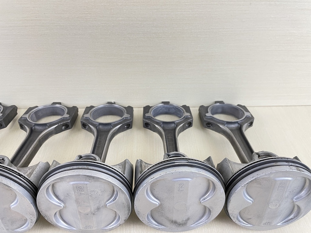 2002 Yamaha 225HP 4 Stroke Piston & Connecting Rod Set Of 6 69J-11631-00-B0