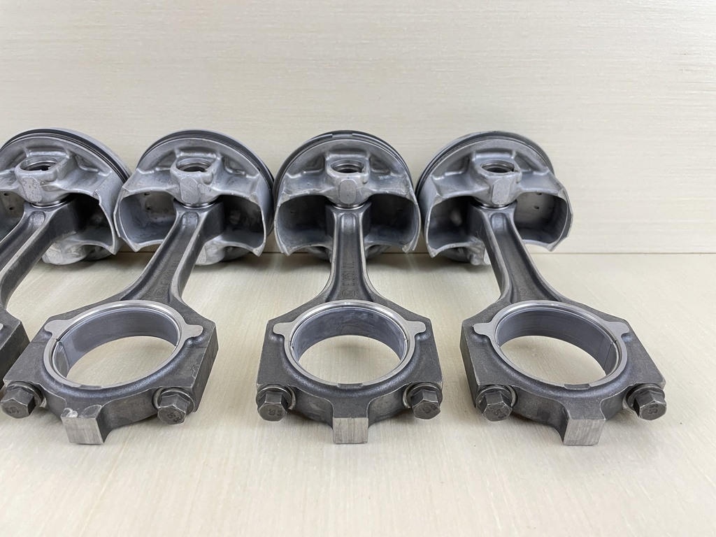 2002 Yamaha 225HP 4 Stroke Piston & Connecting Rod Set Of 6 69J-11631-00-B0