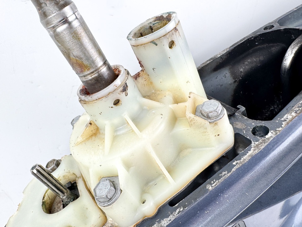 Yamaha LF250 LF300 HP 4.2L 25" Lower Unit Gear Case LH Counter 6CF-45300-00-8D