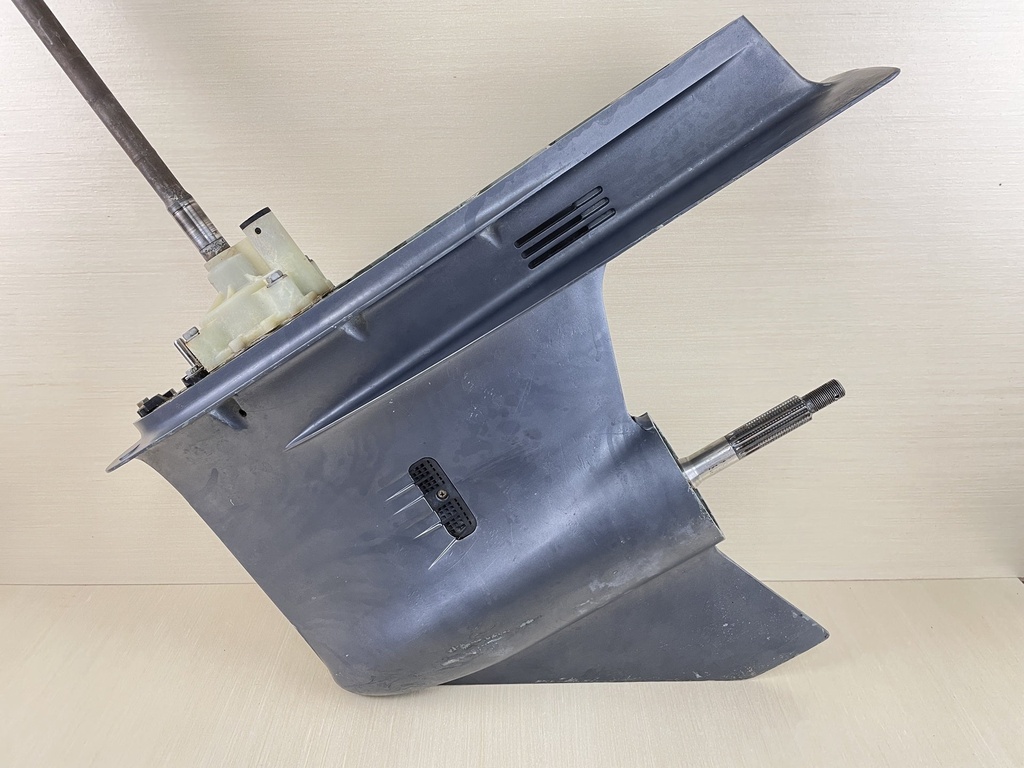 2002 Yamaha 225HP 4 Stroke 25" Lower Unit Gear Case RH 69J-45300-20-8D