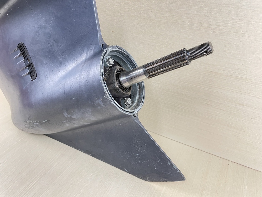 2002 Yamaha 225HP 4 Stroke 25" Lower Unit Gear Case RH 69J-45300-20-8D