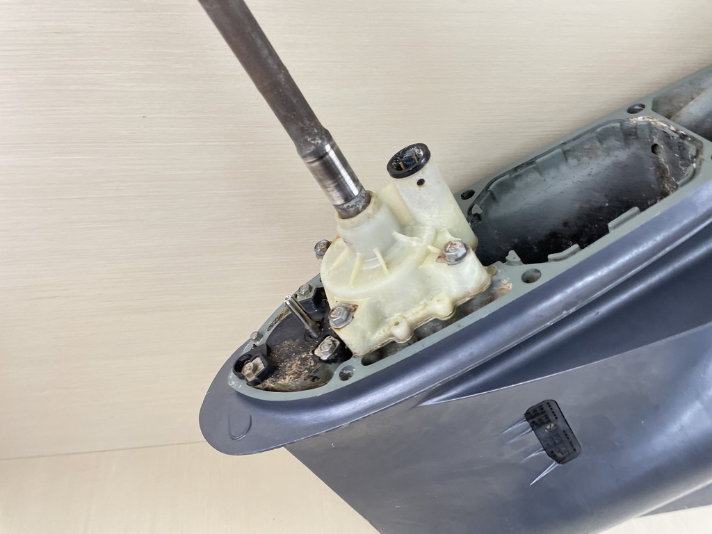 2002 Yamaha 225HP 4 Stroke 25" Lower Unit Gear Case RH 69J-45300-20-8D