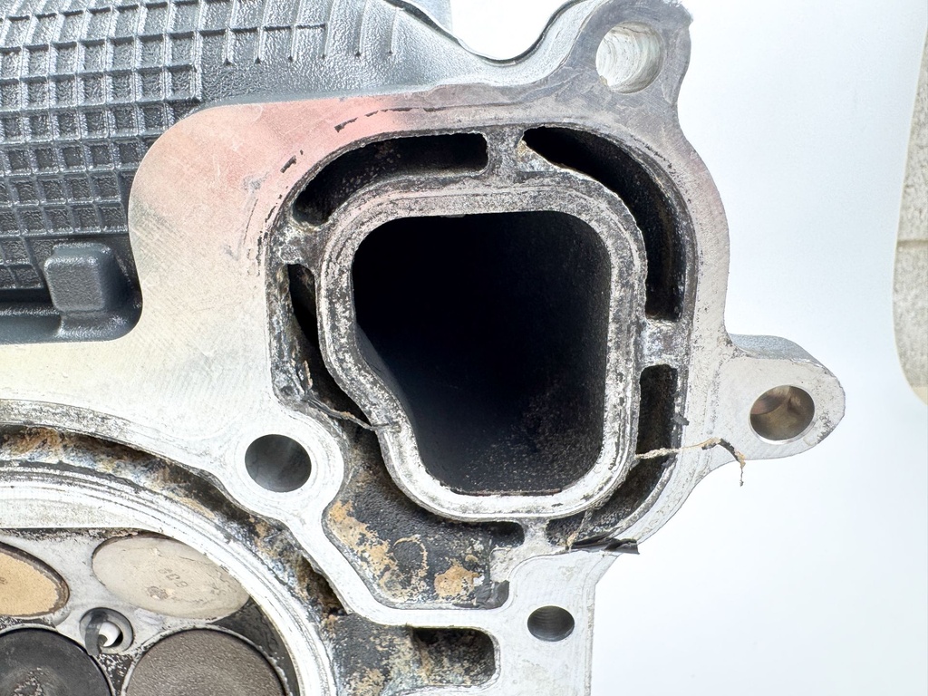 2012 Yamaha 300 HP 4 Stroke Outboard Starboard Cylinder Head 6CE-W009A-00-9S OEM