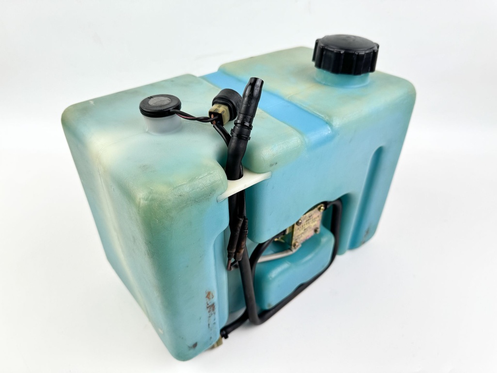 Yamaha Outboard Remote 2 Stroke Oil Tank Assembly With Pump 2.8 Gallons