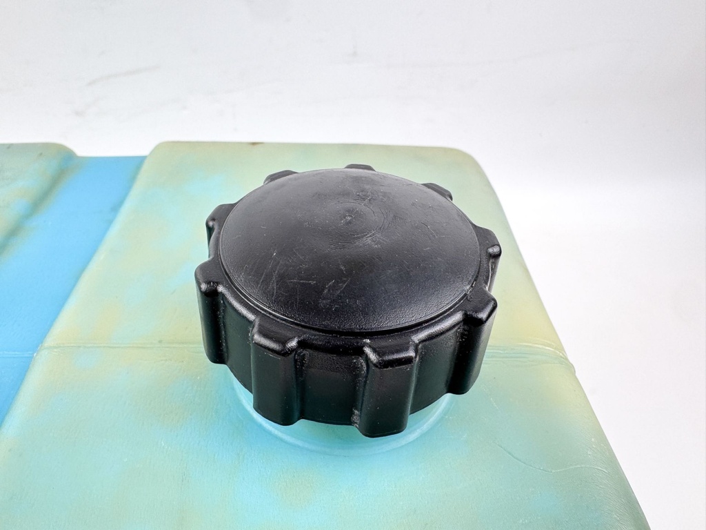 Yamaha Outboard Remote 2 Stroke Oil Tank Assembly With Pump 2.8 Gallons