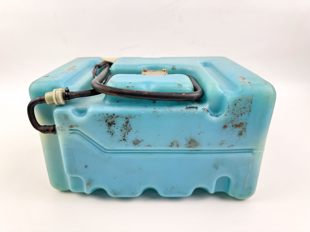 Yamaha Outboard Remote 2 Stroke Oil Tank Assembly With Pump 2.8 Gallons
