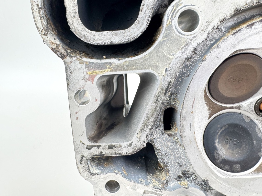 2006 Yamaha 250 HP 4 Stroke Outboard Port Cylinder Head 6P2-W009C-01-1S OEM