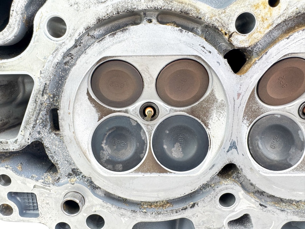 2006 Yamaha 250 HP 4 Stroke Outboard Port Cylinder Head 6P2-W009C-01-1S OEM