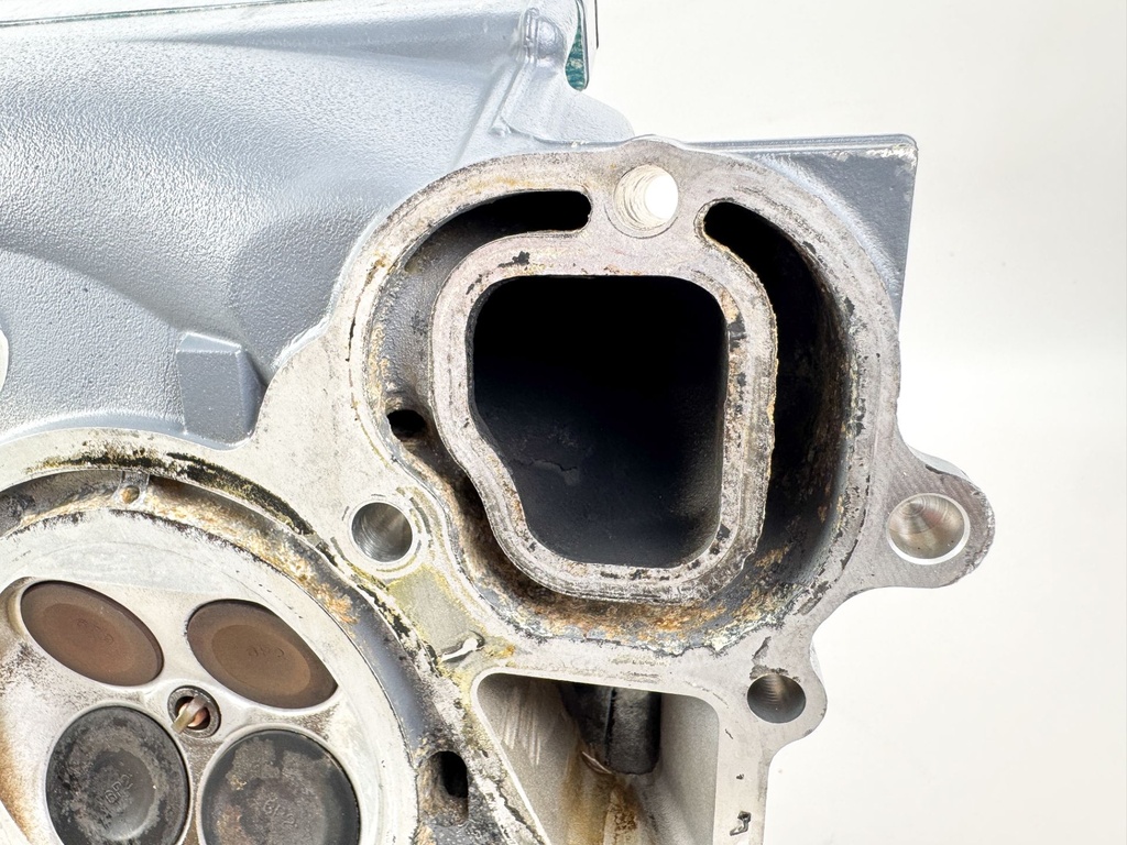 2006 Yamaha 250 HP 4 Stroke Outboard Starboard Cylinder Head 6P2-W009A-01-1S OEM