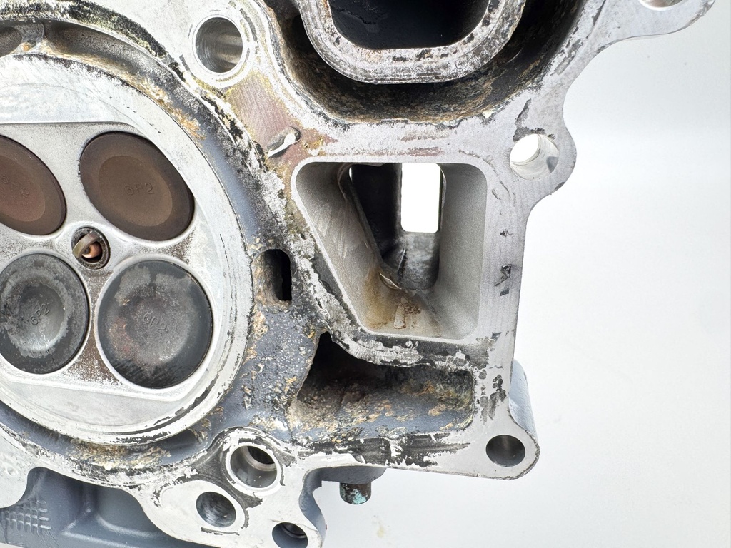 2006 Yamaha 250 HP 4 Stroke Outboard Starboard Cylinder Head 6P2-W009A-01-1S OEM