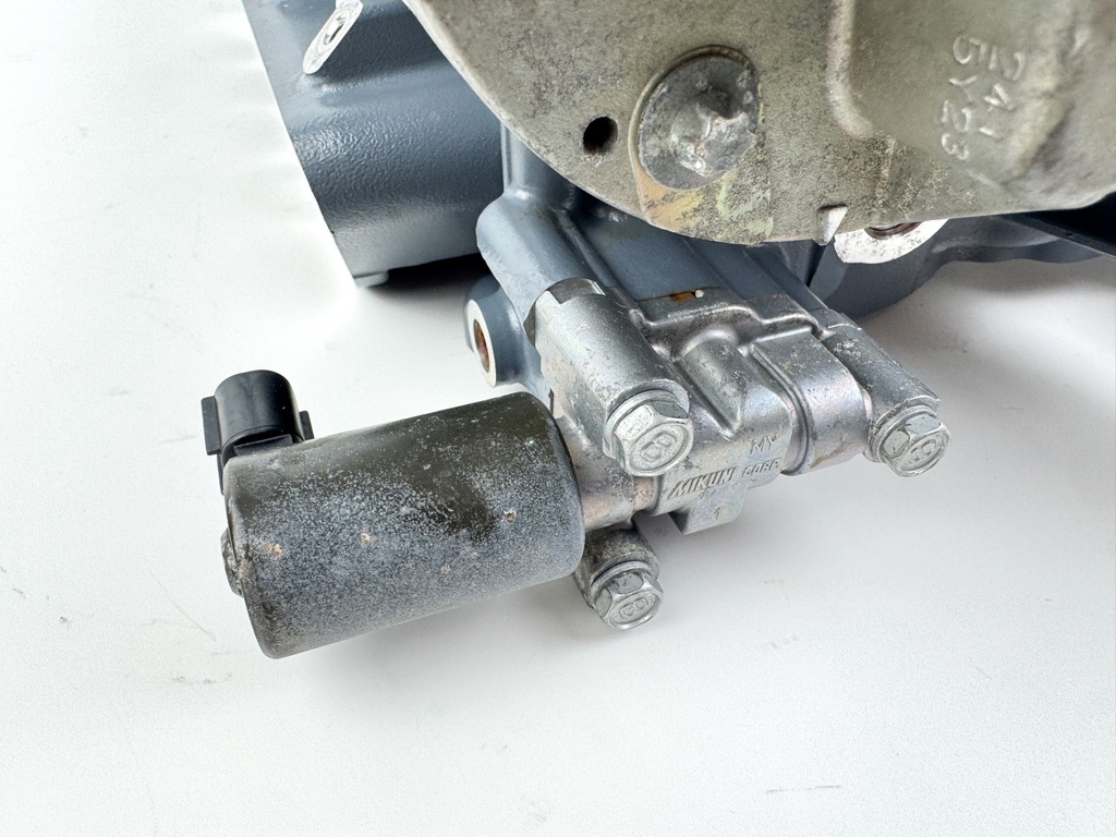 2006 Yamaha 250 HP 4 Stroke Outboard Starboard Cylinder Head 6P2-W009A-01-1S OEM