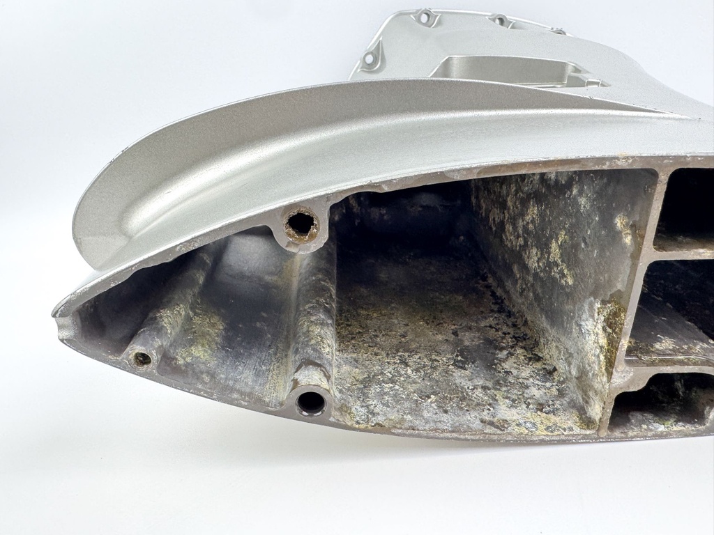 2005 Honda 40 HP 4 Stroke Outboard Midsection Extension Case OEM