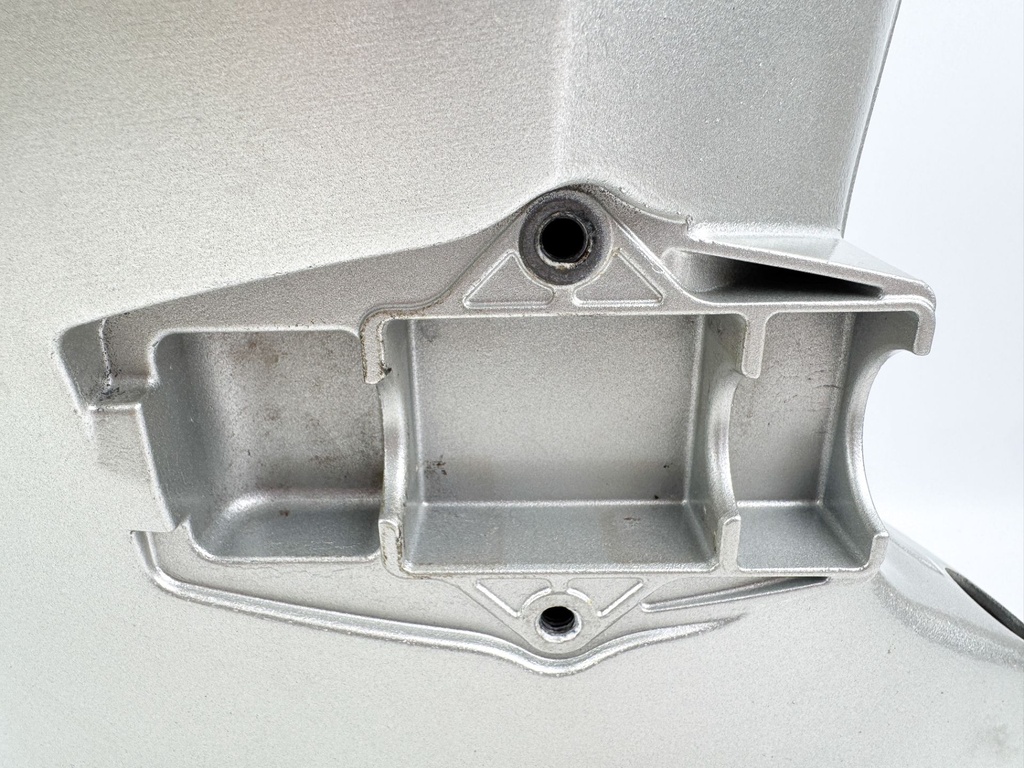 2005 Honda 40 HP 4 Stroke Outboard Midsection Extension Case OEM