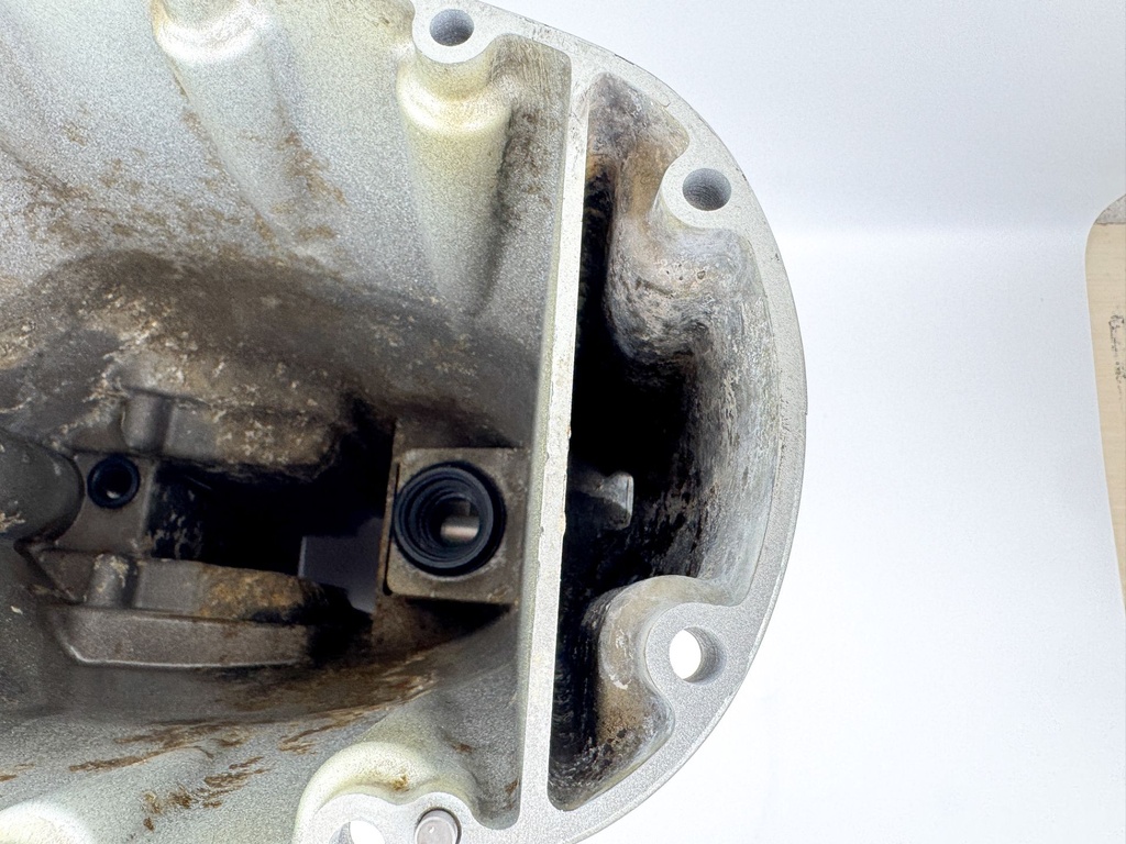 2005 Honda 40 HP 4 Stroke Outboard Midsection Extension Case OEM