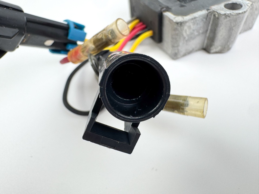 2002 Mercury 200 HP 2 Stroke Outboard Voltage Regulator 883072T2 OEM