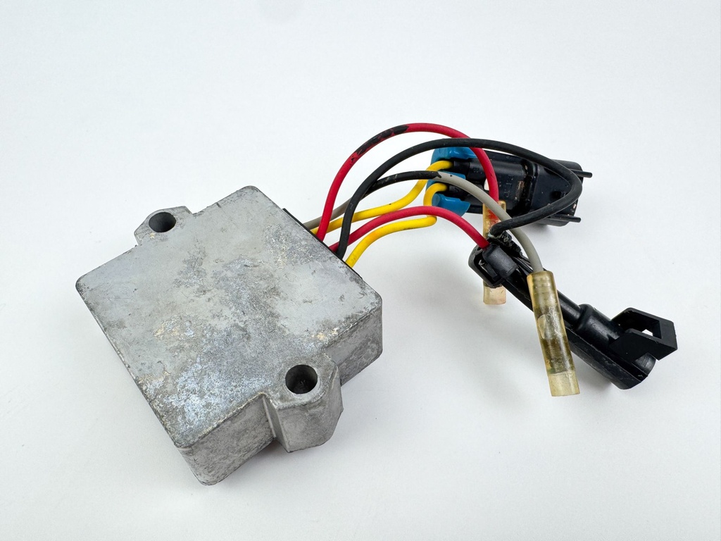 2002 Mercury 200 HP 2 Stroke Outboard Voltage Regulator 883072T2 OEM