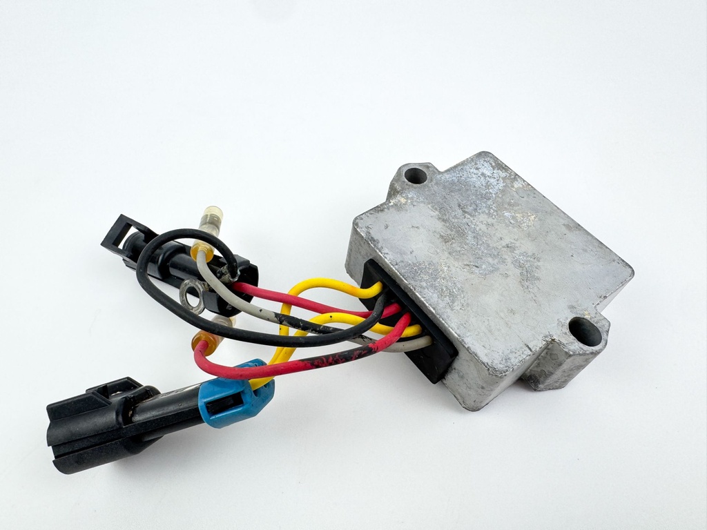 2002 Mercury 200 HP 2 Stroke Outboard Voltage Regulator 883072T2 OEM