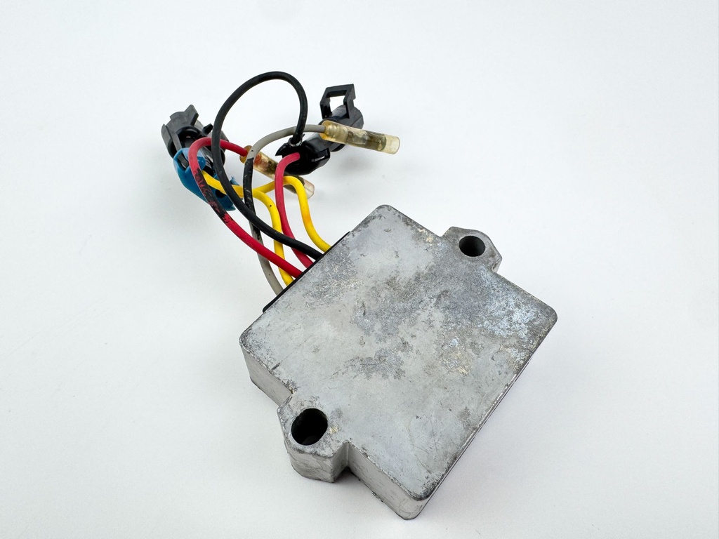 2002 Mercury 200 HP 2 Stroke Outboard Voltage Regulator 883072T2 OEM
