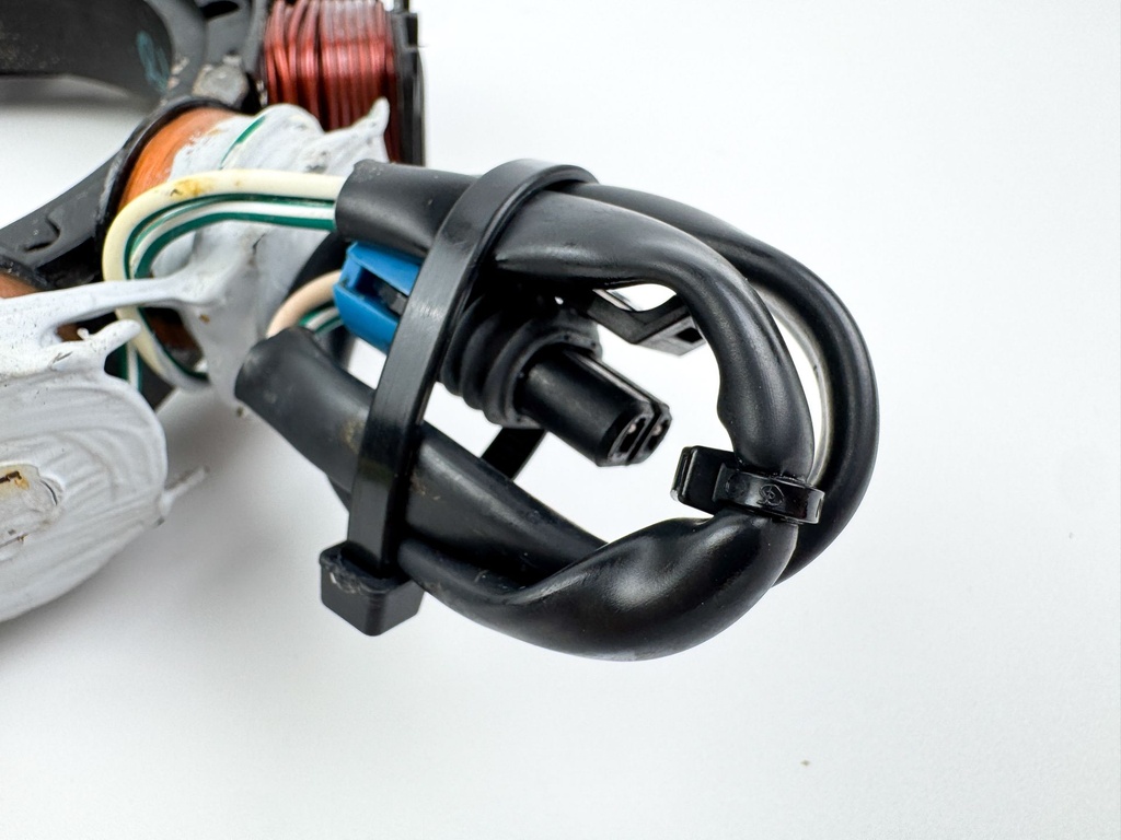 2002 Mercury 200 HP 2 Stroke Outboard Stator Assembly 858404T3 OEM