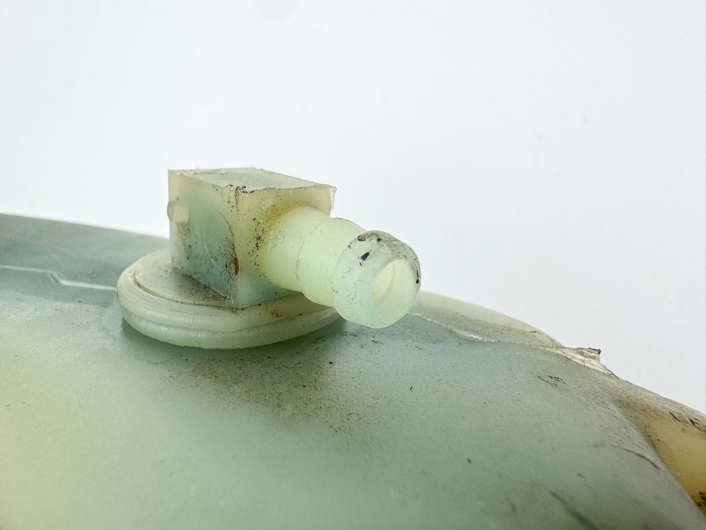 2002 Mercury 200 HP 2 Stroke Outboard Oil Tank 994436 OEM