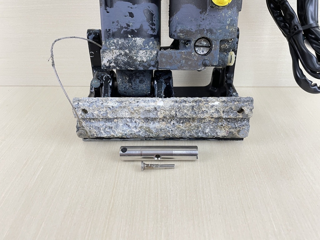 2015 Mercury 90HP 4 Stroke Outboard Engine Power Tilt and Trim Assembly 8M0090335