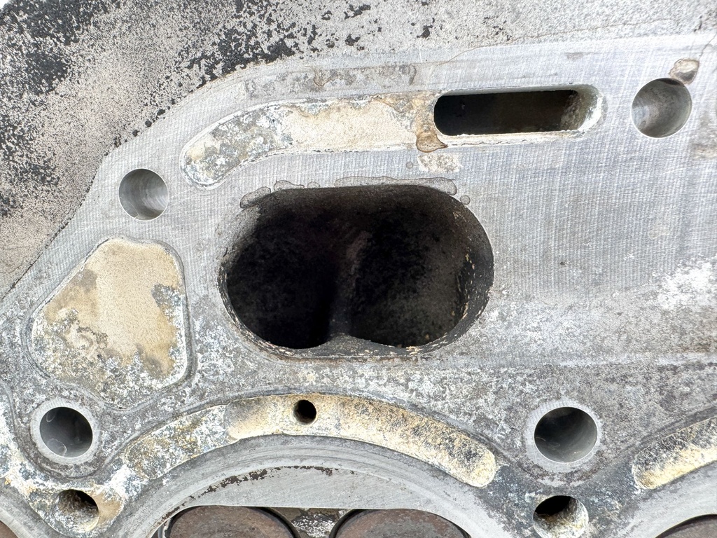 2019 Suzuki 140 HP 4 Stroke Outboard Cylinder Head 11100-90J11 - Repair