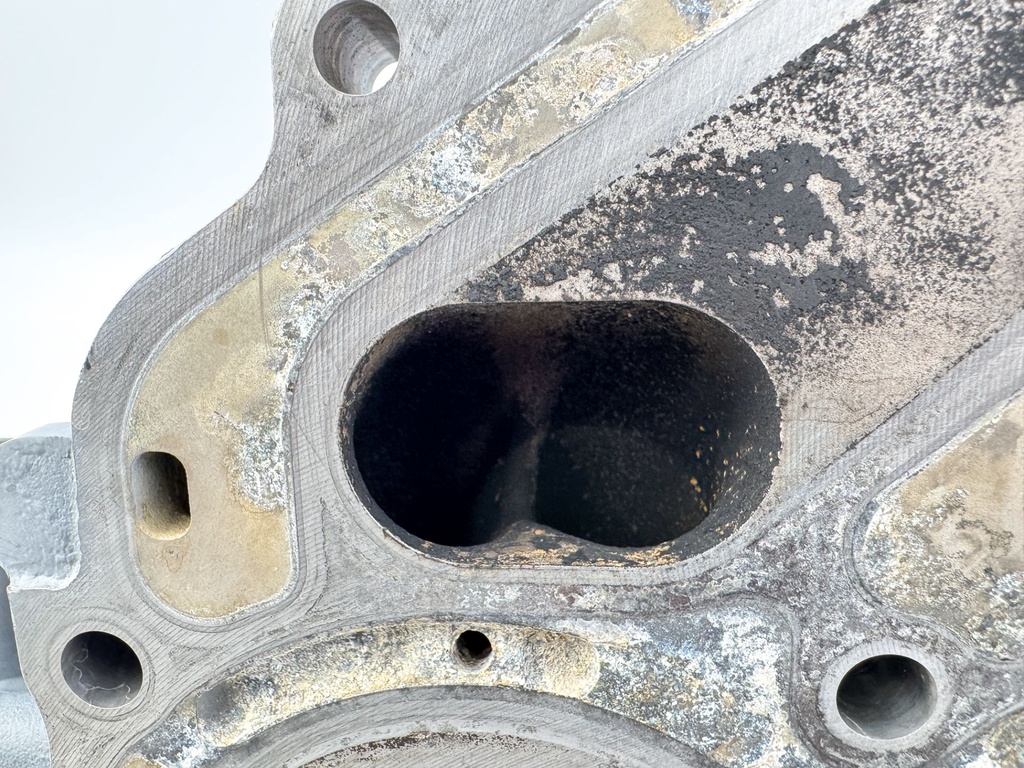 2019 Suzuki 140 HP 4 Stroke Outboard Cylinder Head 11100-90J11 - Repair