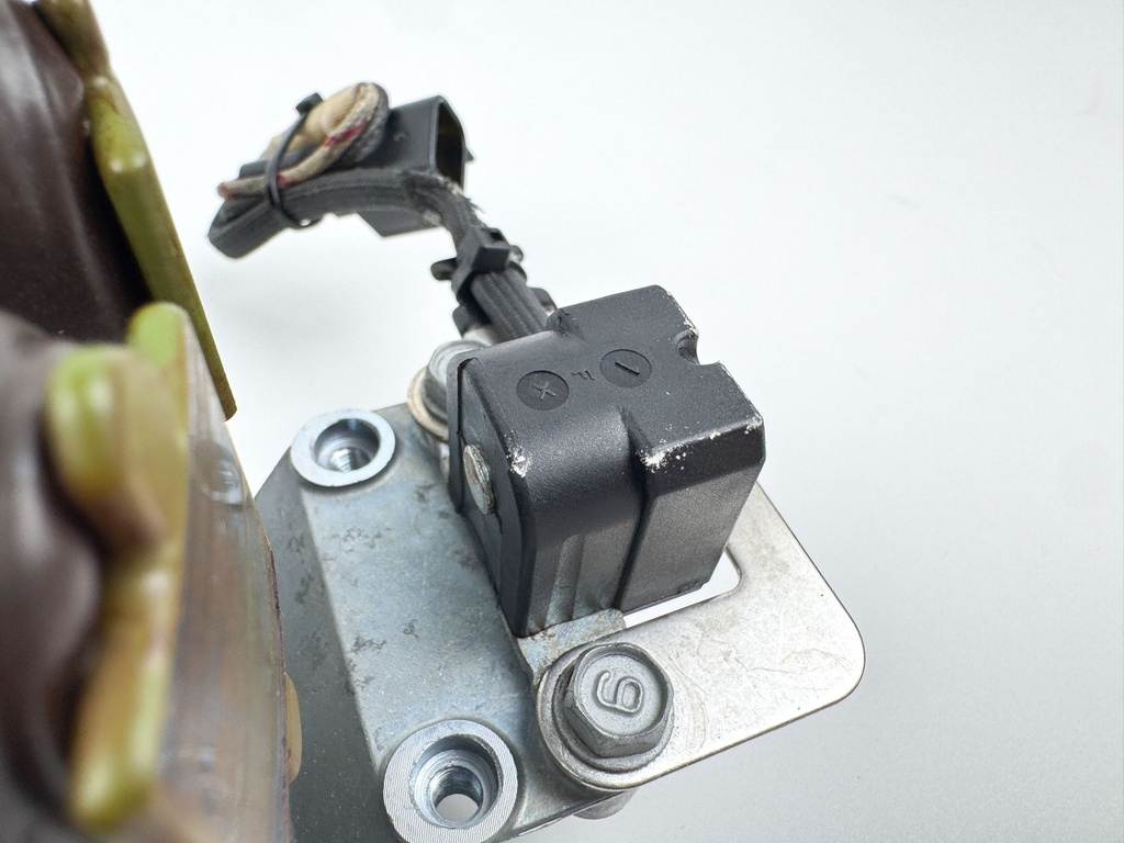 2012 Yamaha 300 HP 4 Stroke Outboard Coil Pulser Base Stator Assembly 6CE-81410-00-00 OEM