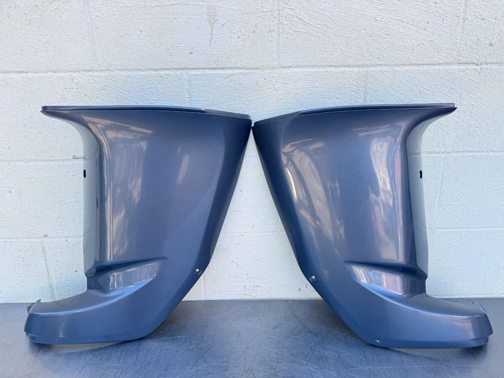 2004 Yamaha 225 HP 4 Stroke Outboard Lower Apron Cowling Starboard 69J-42741-00-8D OEM