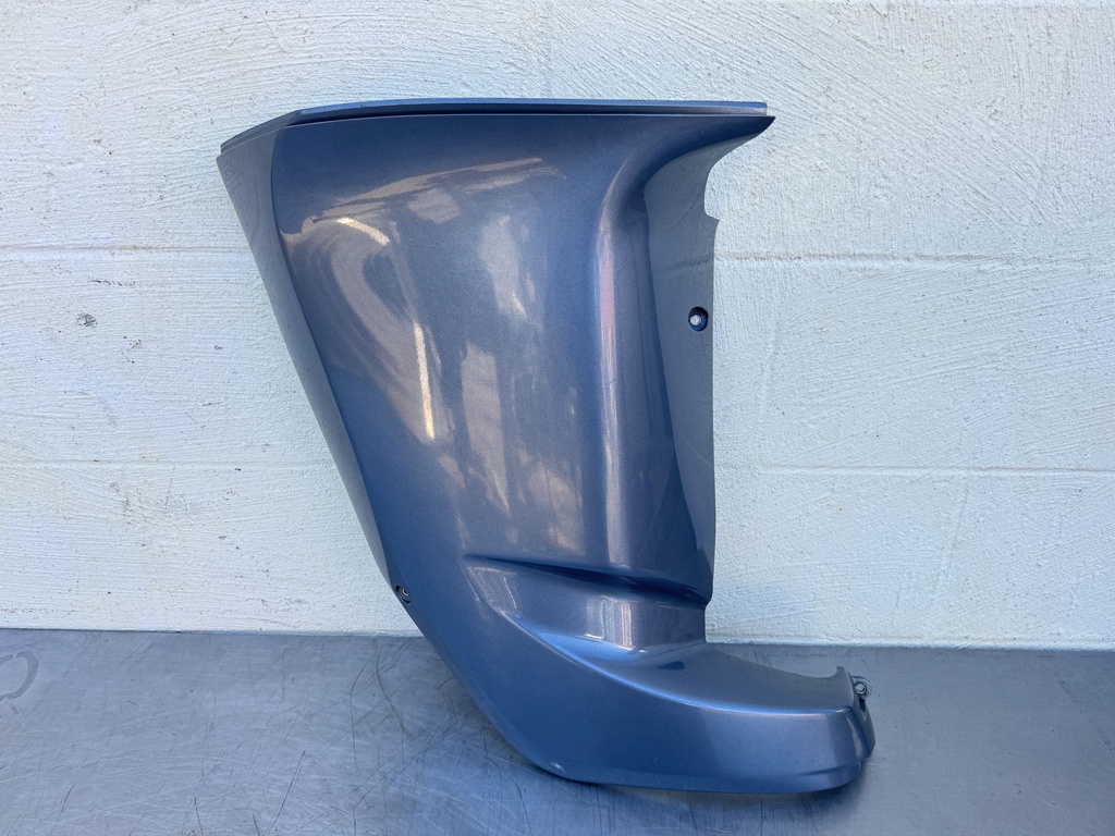 2004 Yamaha 225 HP 4 Stroke Outboard Lower Apron Cowling Starboard 69J-42741-00-8D OEM