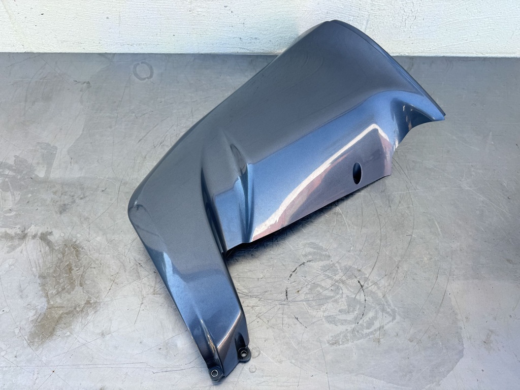 2004 Yamaha 225 HP 4 Stroke Outboard Lower Apron Cowling Starboard 69J-42741-00-8D OEM