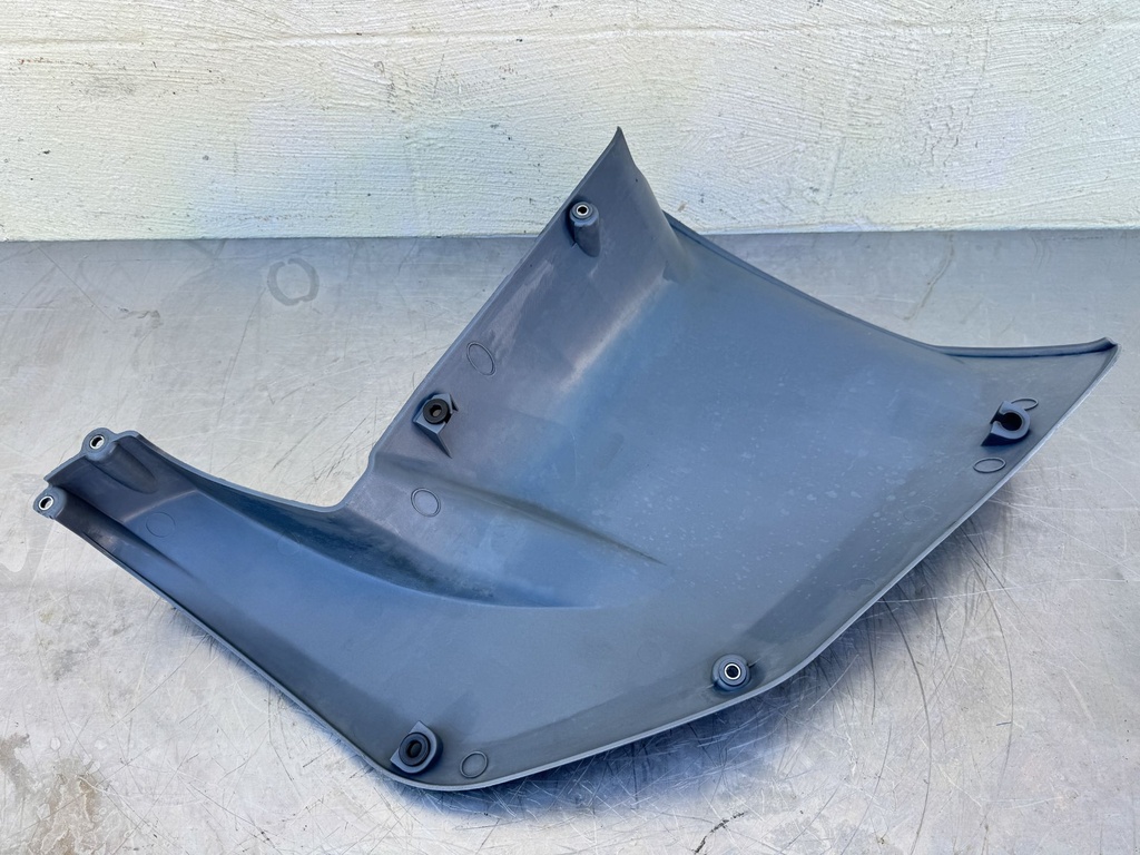 2004 Yamaha 225 HP 4 Stroke Outboard Lower Apron Cowling Starboard 69J-42741-00-8D OEM