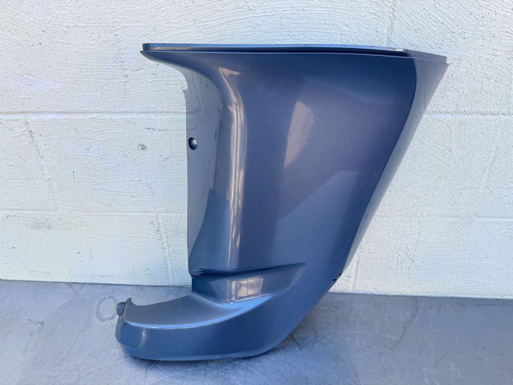 2004 Yamaha 225 HP 4 Stroke Outboard Lower Apron Cowling Starboard 69J-42741-00-8D OEM