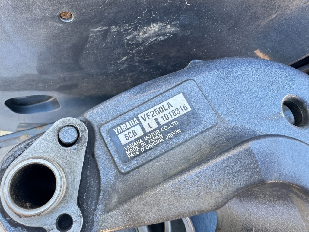 2010 Yamaha 250 HP 4 Stroke VMAX Outboard Complete Midsection & Swivel Bracket OEM