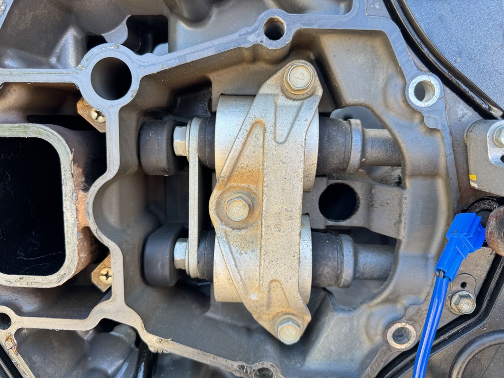 2010 Yamaha 250 HP 4 Stroke VMAX Outboard Complete Midsection & Swivel Bracket OEM