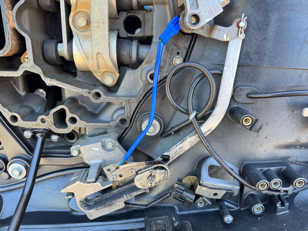 2010 Yamaha 250 HP 4 Stroke VMAX Outboard Complete Midsection & Swivel Bracket OEM