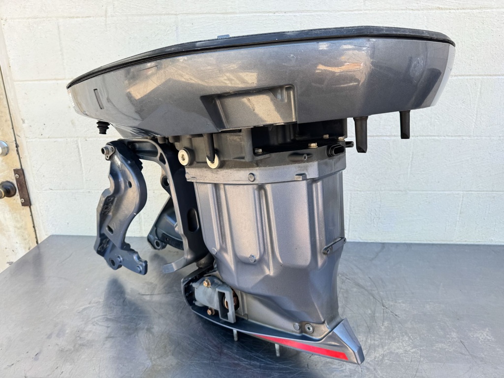 2010 Yamaha 250 HP 4 Stroke VMAX Outboard Complete Midsection & Swivel Bracket OEM