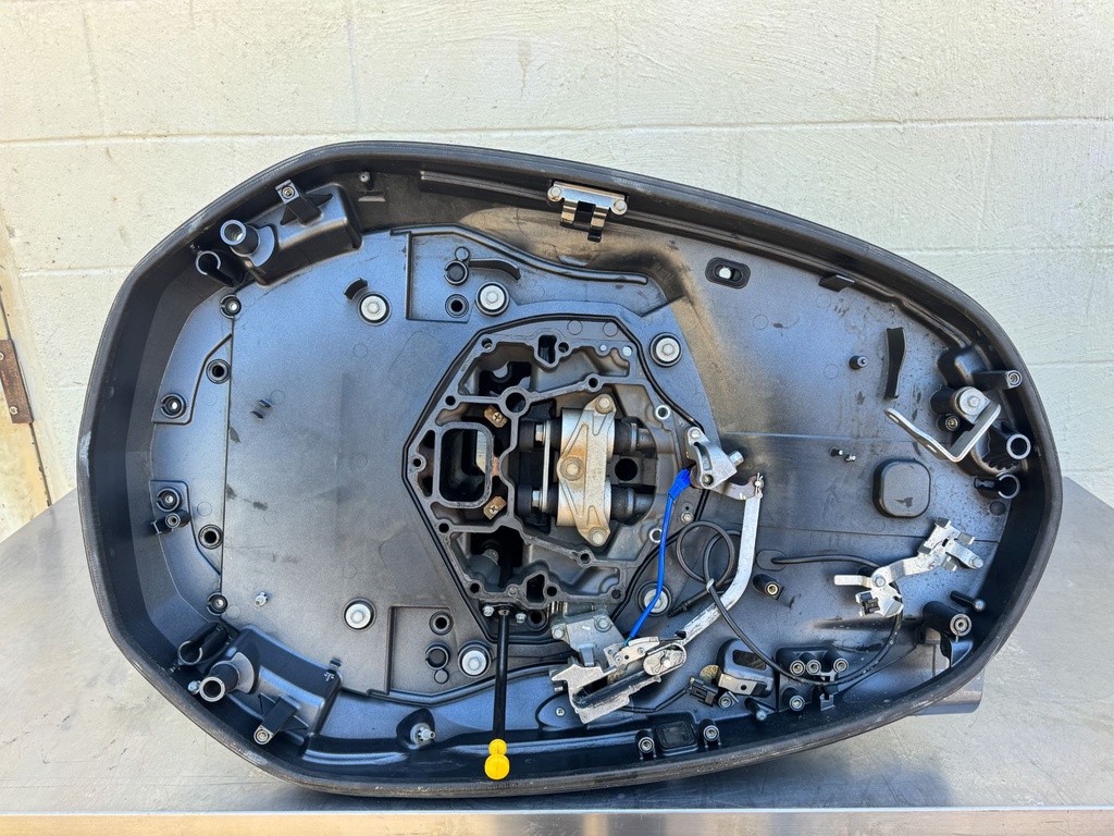 2010 Yamaha 250 HP 4 Stroke VMAX Outboard Complete Midsection & Swivel Bracket OEM