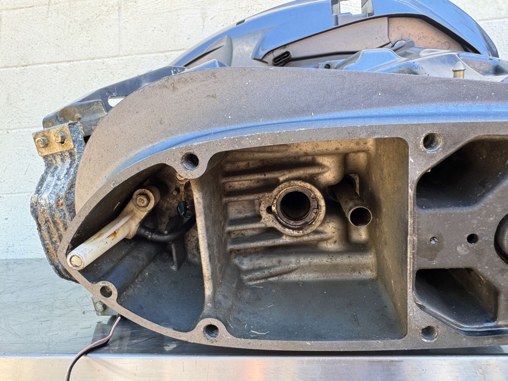 2013 Yamaha 250 HP 4 Stroke Outboard Complete Midsection & Swivel Bracket XL