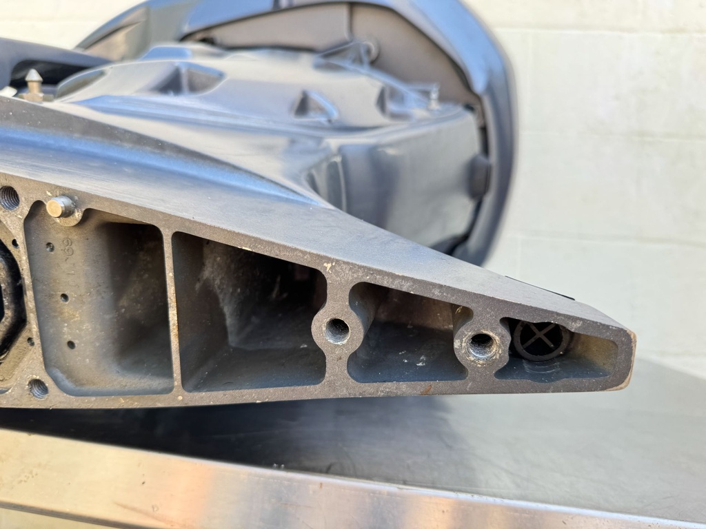 2013 Yamaha 250 HP 4 Stroke Outboard Complete Midsection & Swivel Bracket XL