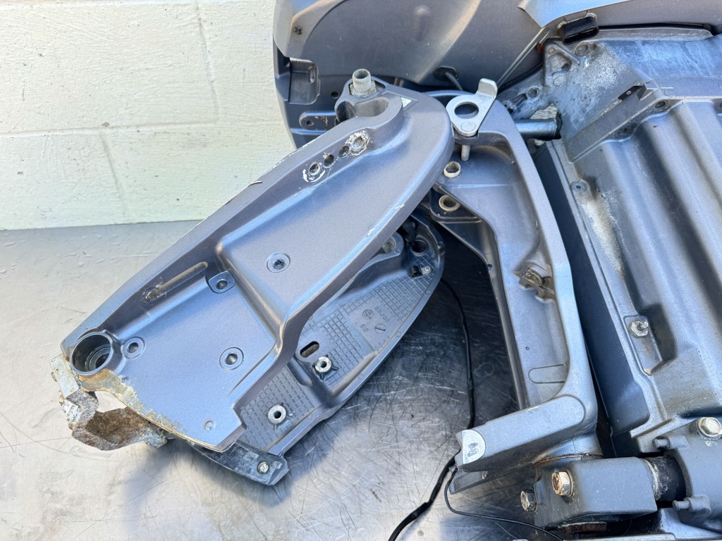 2013 Yamaha 250 HP 4 Stroke Outboard Complete Midsection & Swivel Bracket XL
